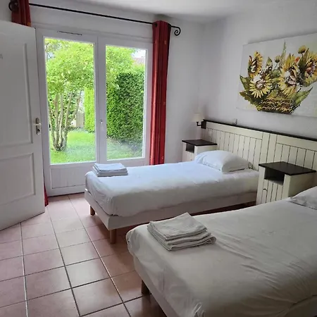 Ferienhaus In With Golf & Pool Access Les Forges (Deux-Sevres)