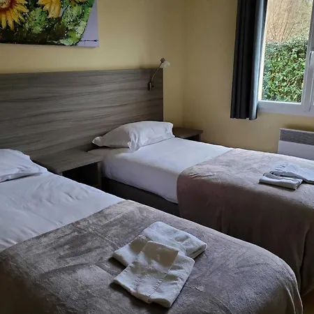 In With Golf & Pool Access Ferienhaus Les Forges (Deux-Sevres)