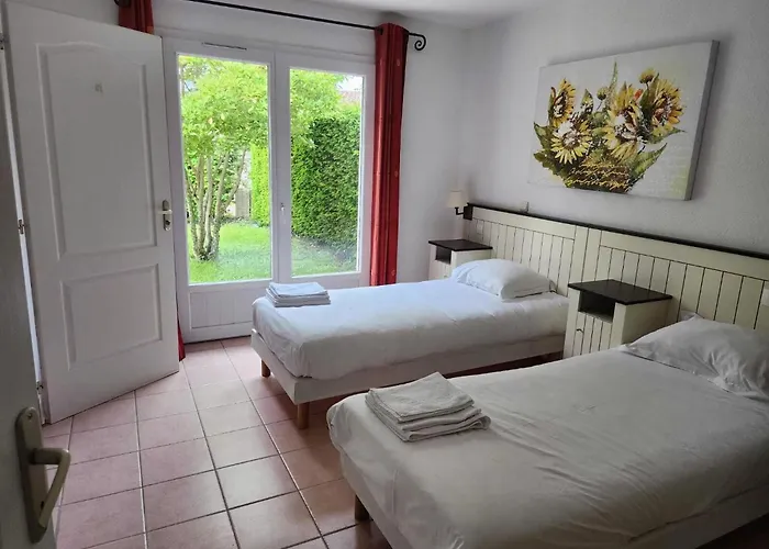 Holiday home In With Golf & Pool Access Les Forges (Deux-Sevres)