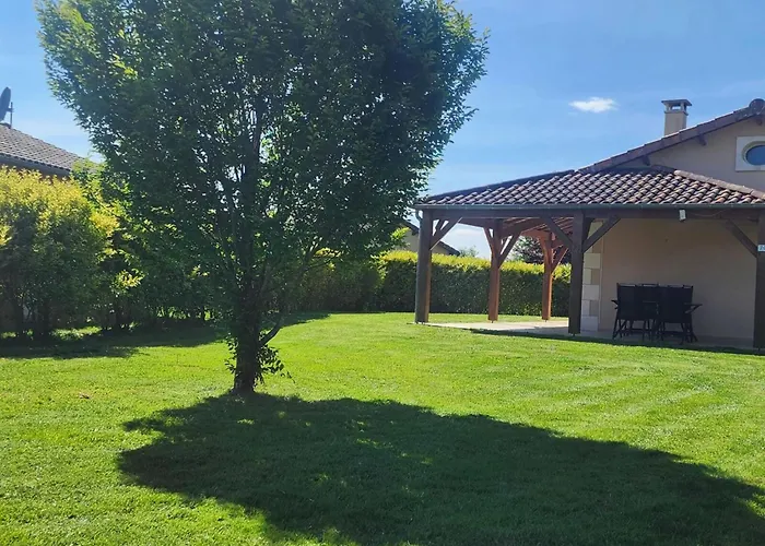 In With Golf & Pool Access Holiday home *